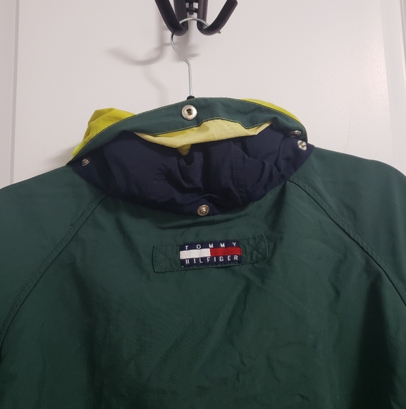 VINTAGE TOMMY HILFIGER Green Embroidered Patch Windbreaker Jacket - Picture 6 of 16